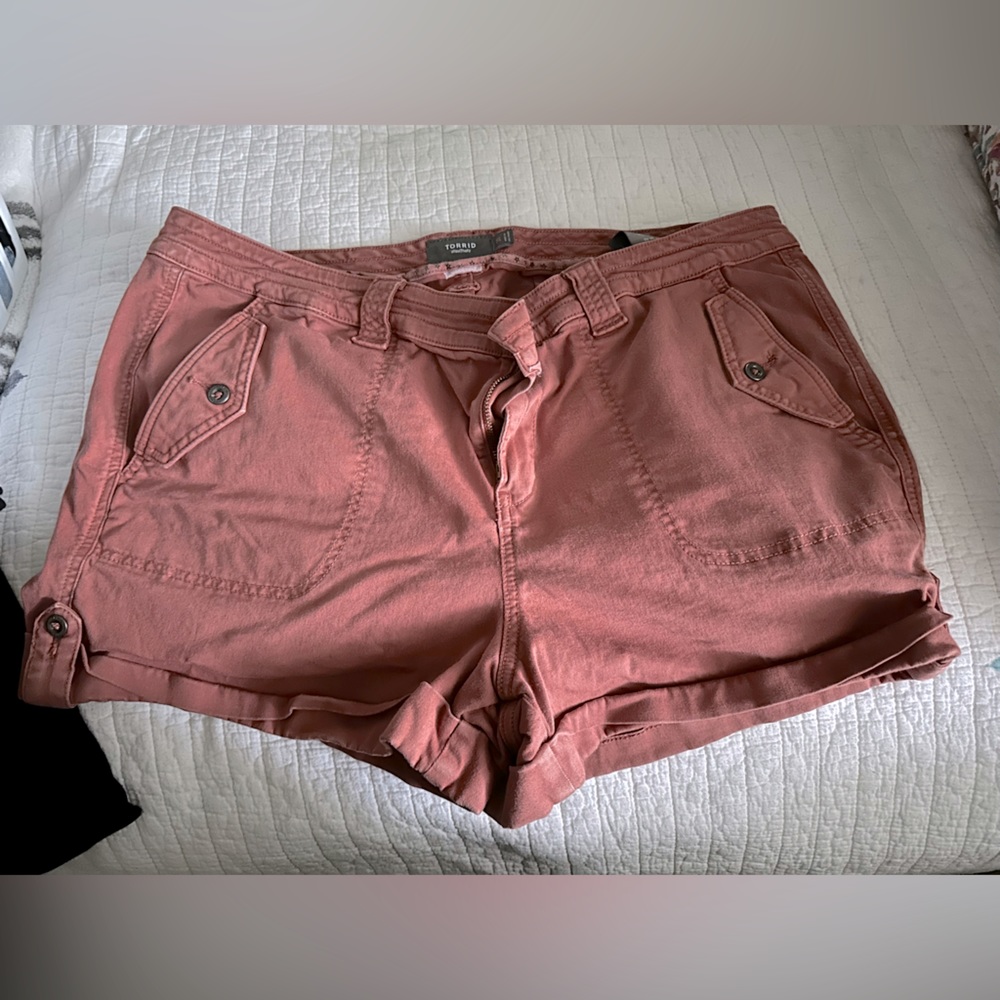 Torrid Military Twill Muted Rust color 3.5” Shorts size 20 EUC